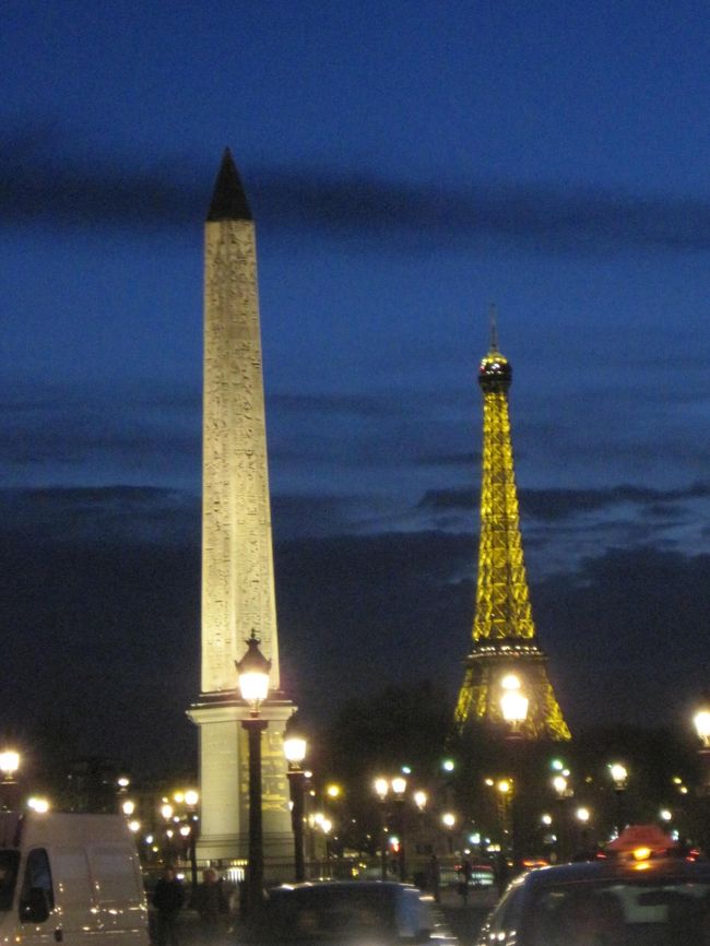 歩いてたらコンコルド広場に。<br /><br />ルクソールオベリスクとエッフェル