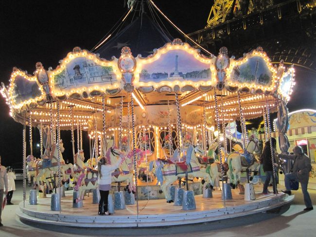 エッフェルの麓のメリーゴーラウンド♪<br /><br />かわゆい〜