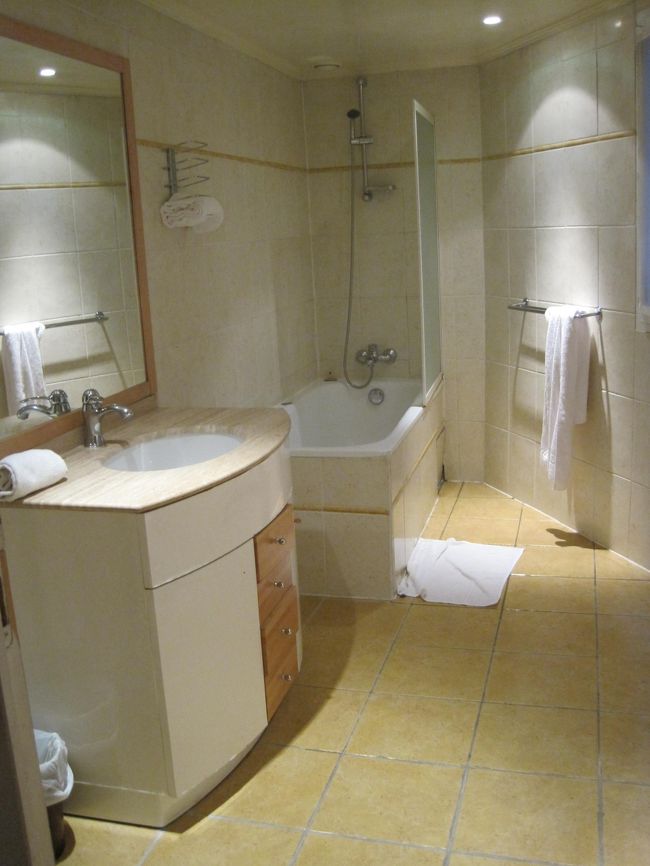 お風呂も無駄に広かった。<br /><br />