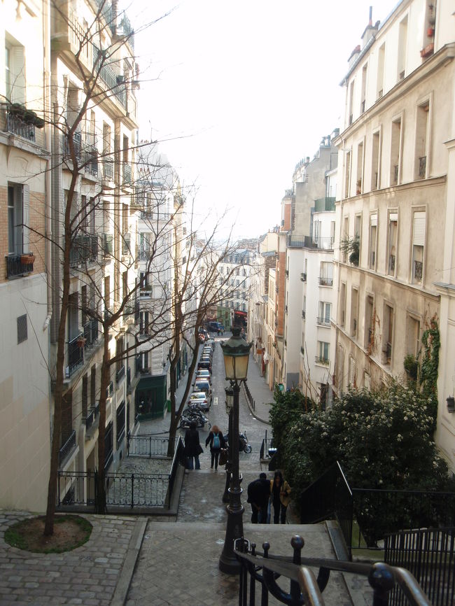 モンマルトルへ。<br /><br />サクレクールは2回目だったので<br />最初に行ったときの感動は得られず(^_^;)<br /><br />でも、素敵なところですよね。