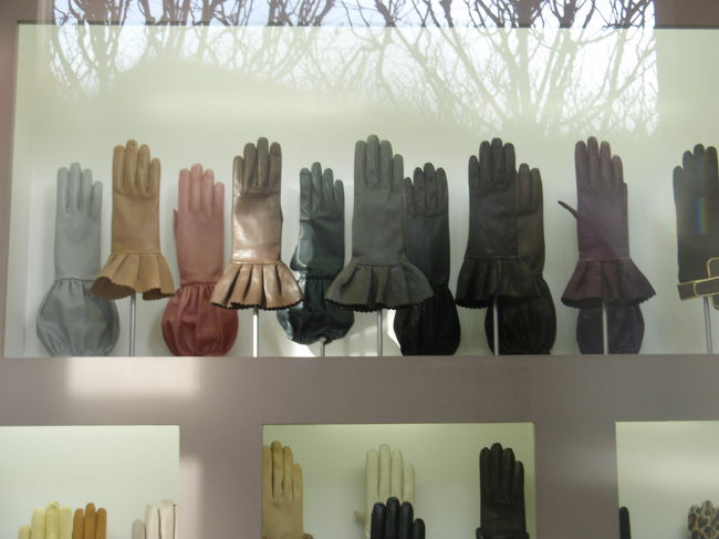 こちらの手袋も可愛いかった！<br /><br />前からこの手袋やさんには来たかったんだけど<br />時期的に春だったので今回は買いませんでした。