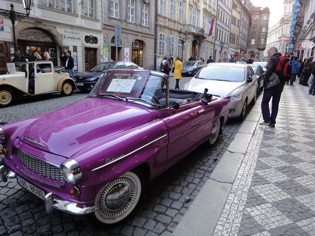 こんな派手な車でツアーはいかが