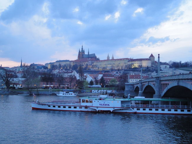 夕暮れが近いプラハ城