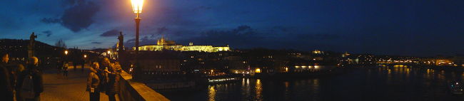 カレル橋とプラハ城　パノラマ