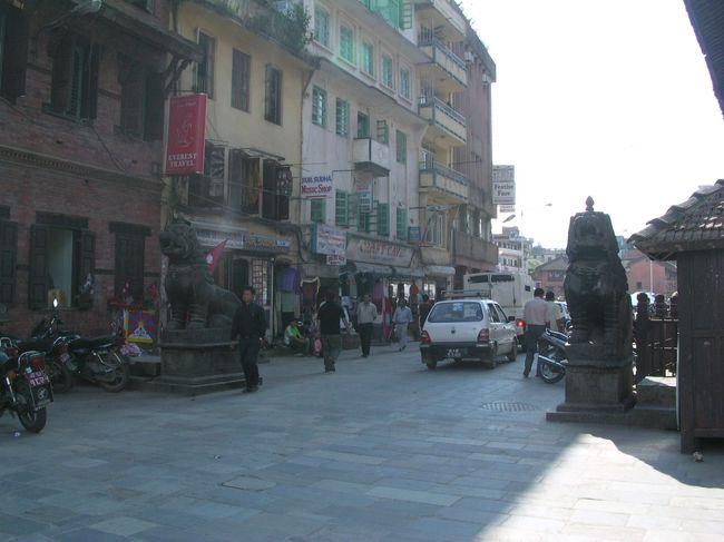 バサンタプル広場への入り口。