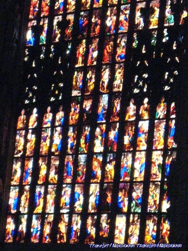 綺麗なステンドグラス。