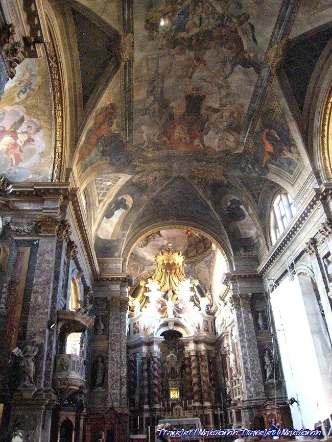 駅の直ぐ横にある教会内部。<br />綺麗だった。