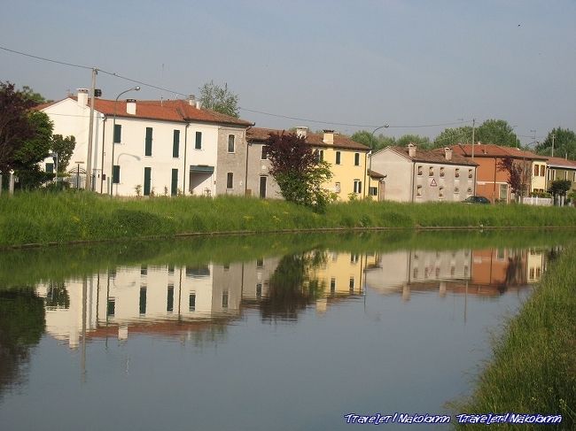 島内のホテルはどこも高すぎなため、ローマ広場からバスで30分ほど行ったところにあるキャンピングサイトに宿泊。<br /><br />キャンピングカーの中に泊まるんですが、温水シャワーもあってナカナカ良かったです。<br /><br />＊キャンピング・セレニシマ