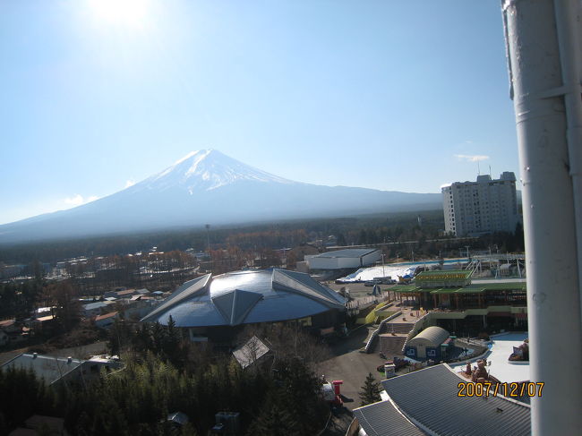 青空に輝く、富士の山
