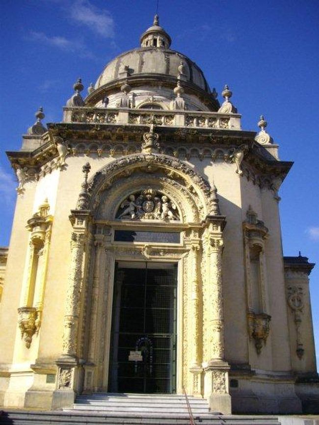 でも、レコレータ墓地よりも<br /><br />でかい！！