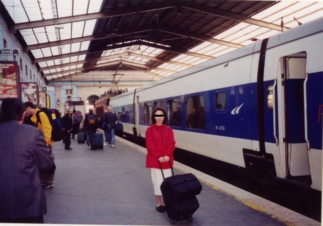 翌朝、リスボンのサンタ・アポローニャ駅に到着しました♪