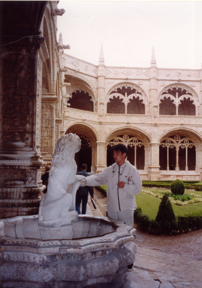 ここのライオンさんは短足ではなかったです。