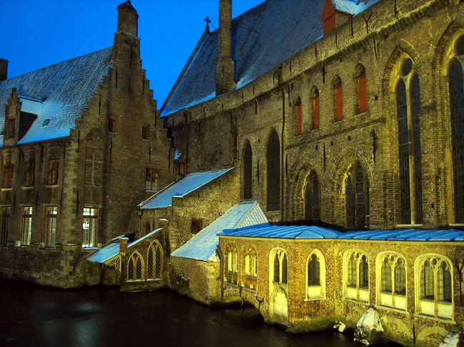 こういう何気ない街角が写真スポットになるような街でとても情緒があります。<br />