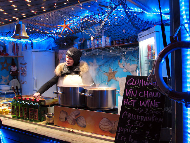 こういう綺麗な屋台には自然と体が吸い寄せられていきます。<br />