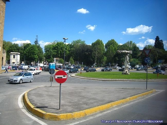 バスでサンジミニャーノへ向かった。