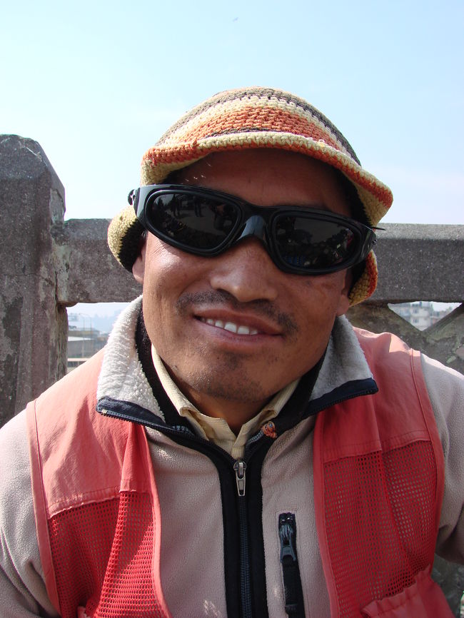 露天商のお兄さん。