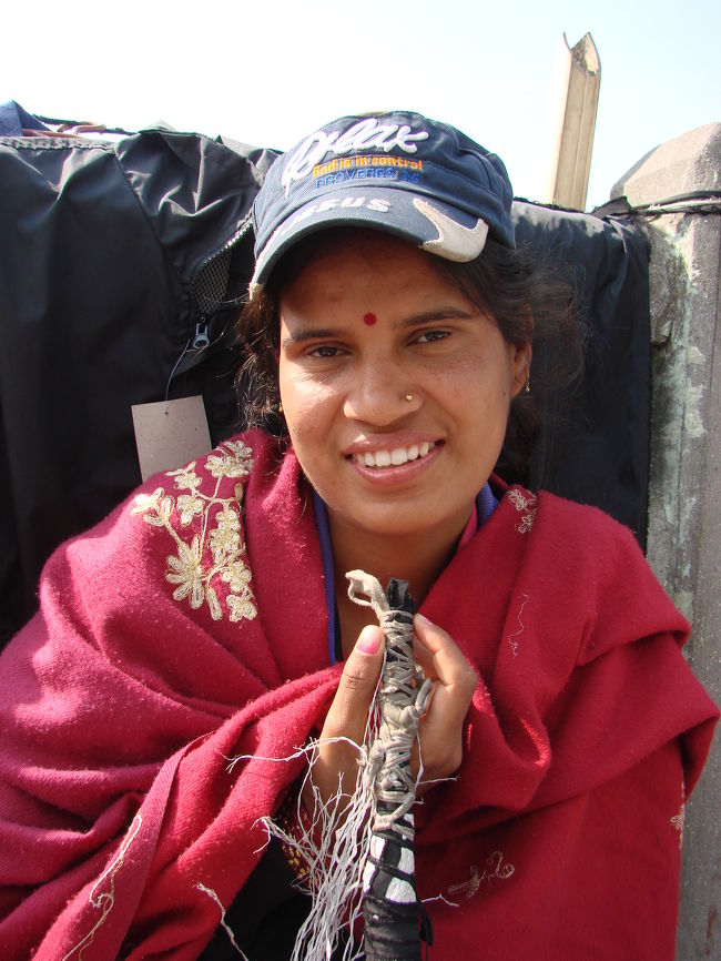 露天商のお姉さん。