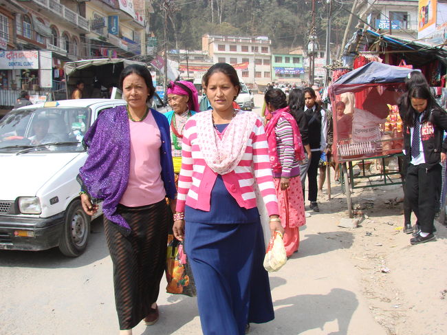 服装で貧富の差が歴然とする。