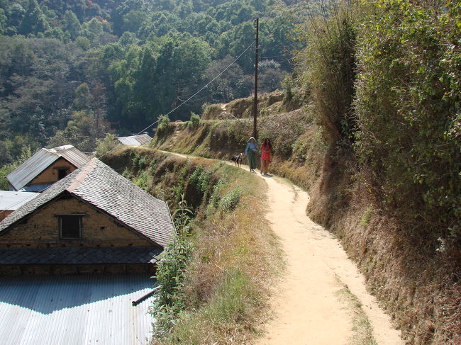 尾根を越えて最初の村へ帰って来る。