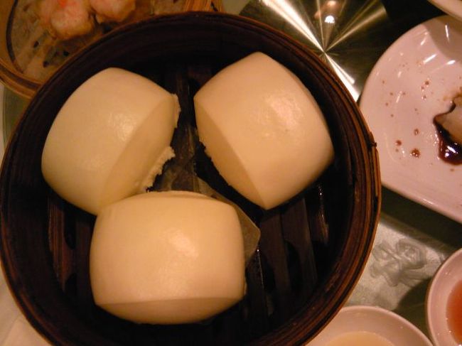 ナンチャンのお気に入りの、中華まんをドーナツのように揚げたものがあるらしいのだが、どうも通じなかったらしく、普通のが出てきた。