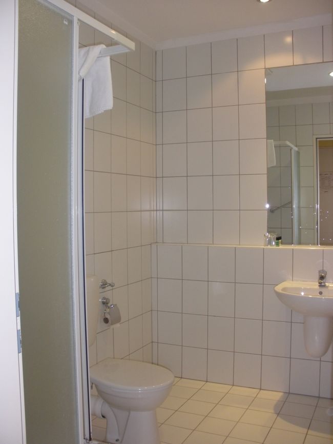 シャワーオンリーですが、ゆったりしていて使い勝手は良かった。