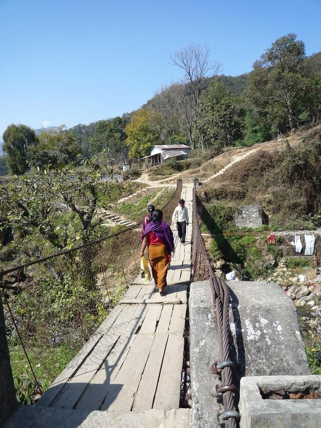 こんな橋を渡って、