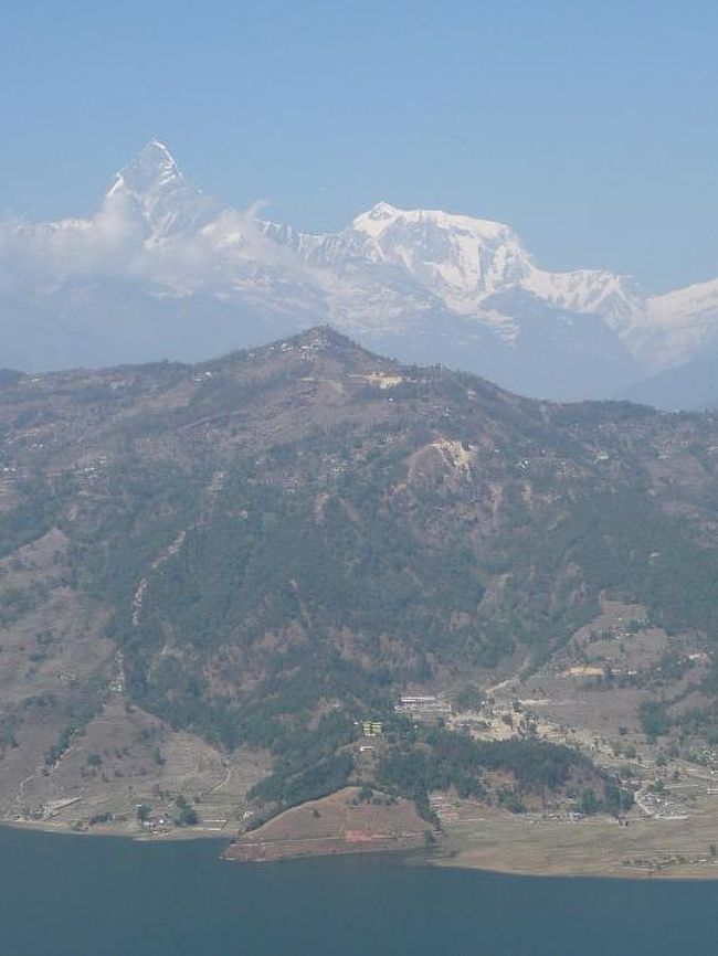 湖の向こうにサランコットが見える。<br /><br />そういえば今日の朝はサランコットで迎えたんだ。<br /><br />サランコットからここまで歩いてきたんだと思うと<br />なんかよく頑張ったなー、俺、<br />と感慨深いものがあった。