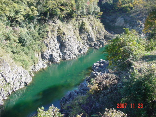 東海北陸道の荘川から飛騨清見の間が、チェーン規制のため、名古屋から一般国道で高山に向かいます。