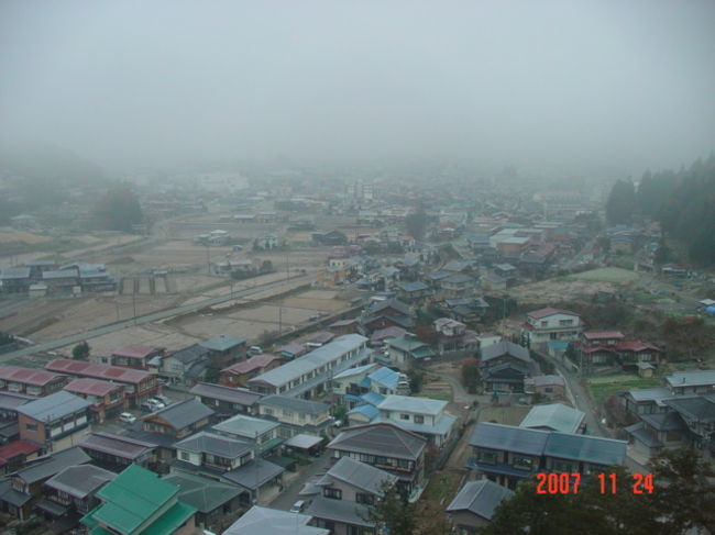 翌朝、霜が下りてます。