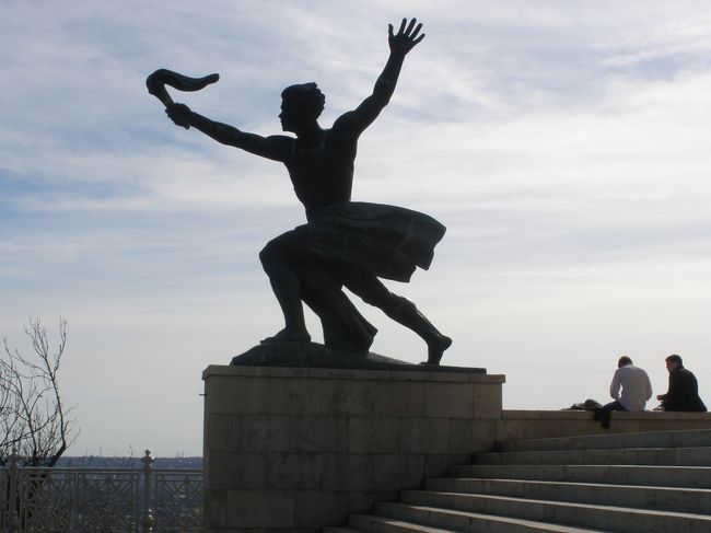 しばら〜くしてから、平静さを装ってシャッターを押していました。<br /><br />でも、頭の中はアイツが戻ってきてないか、<br />その辺をまだうろうろしているのではないか<br /><br />下りの道をどうしようか、一人で行くのが不安・・・