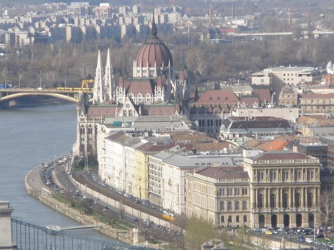 国会議事堂をアップ