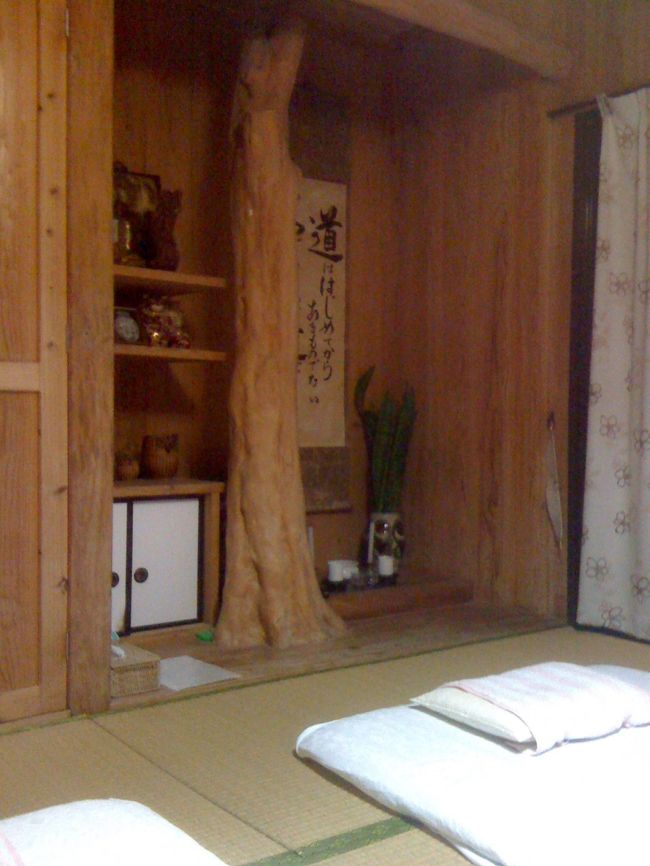 民宿にもどったらお布団がひいてありました。お風呂に入って、あとはマシンガントークが炸裂した、おばさん２人。みなさん、うるさくてゴメンなさい。でも、夜１０時半には沈没したよね。その２につづく、、、