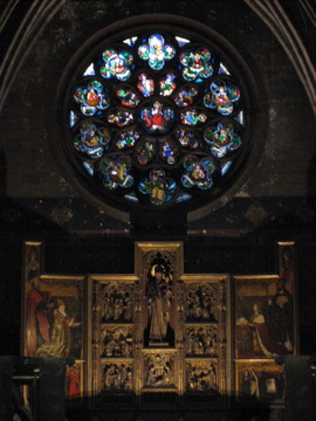 神秘的なバラ窓