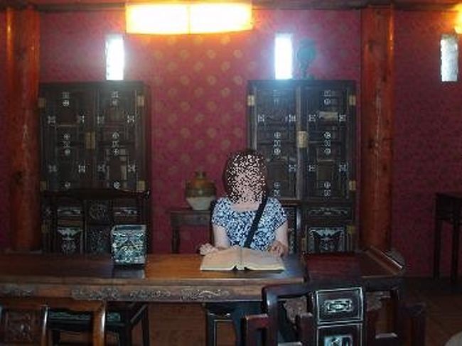 主人公のデスクかな？