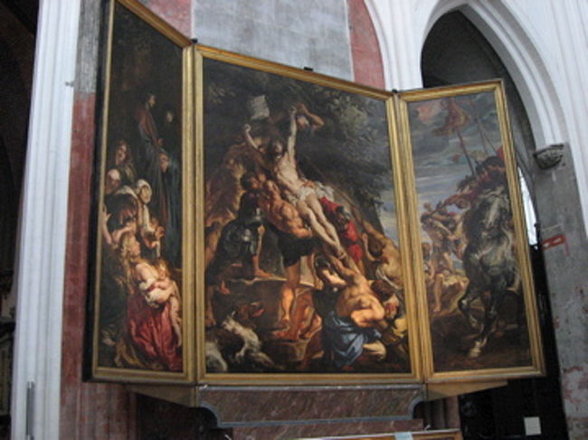 1610年 ルーベンス作 「十字架昇架」<br /><br />向かって左の画は中央の光景を見ながらマリア､ヨハネと嘆き悲しむ女や子供達。向かって右の画は指令を実行し､２人の罪人を十字架に架けようとしているローマ兵｡