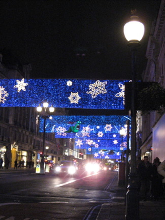 ロンドンのイルミネーション。<br />ここもまたNew year’s仕様。