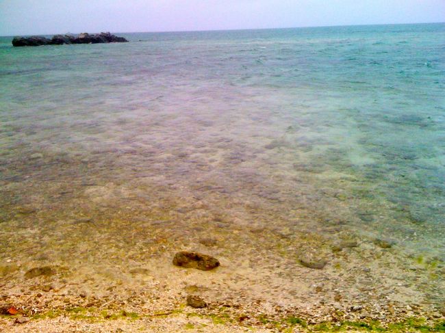 海はさすがに透明度抜群。私は星砂より海の中を潜って見たいな〜、と元ダイバーは思うのでした。