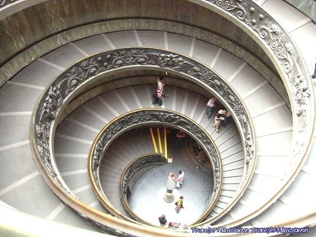 すごい螺旋階段。<br />ヴァチカン美術館Wikiにも写真が載っていた。<br />同じ構図で撮ってみた。