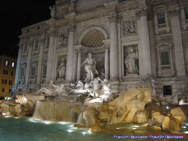 夜もう一度行ってみた。<br />人は夜のほうが多かった。