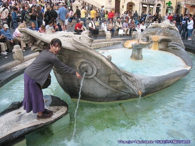 スペイン広場のベルニーニの船の噴水。
