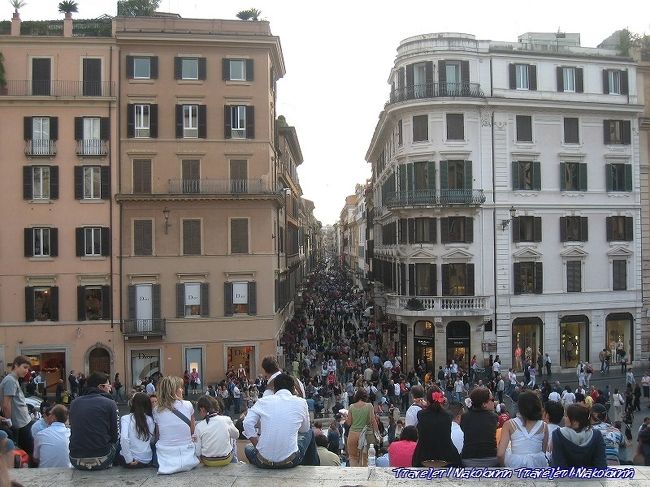 スペイン階段に座って撮影。