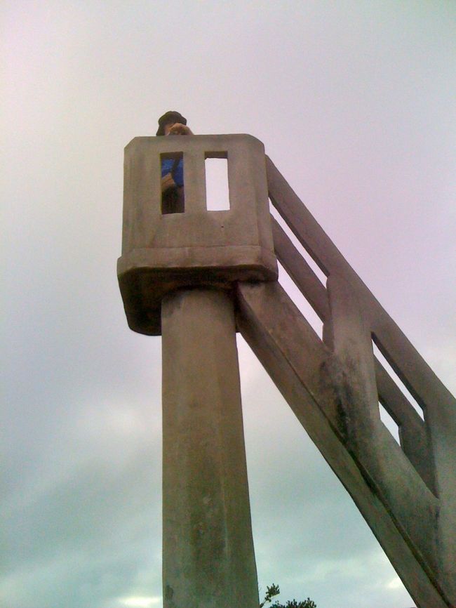 民宿を出て左にまっすぐ、徒歩２分で、高台にある「なごみの塔」へ。<br />夕方５時先客が一組いただけで、すぐに登れました。