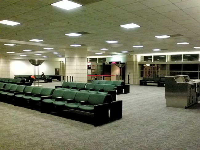 空港搭乗前　まだだ〜れも居ませんでした