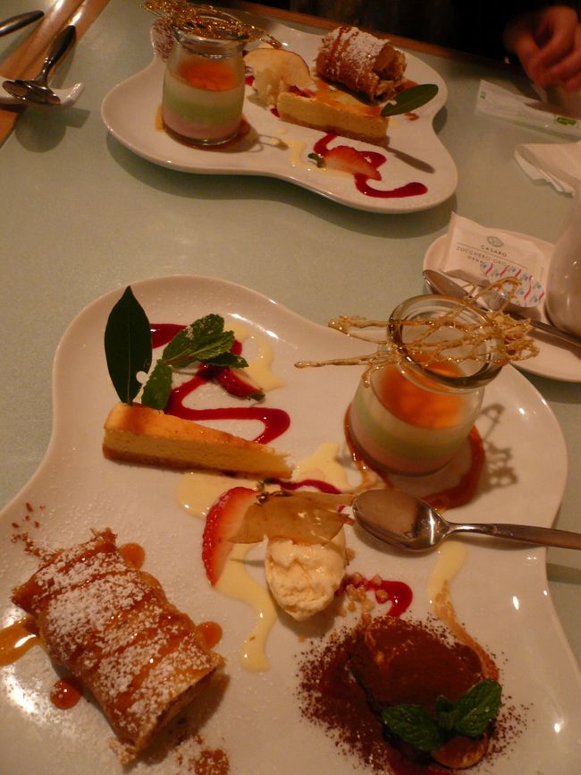 手作りデザート<br /><br />お任せでオーダーしたらこんなに素敵なデザートがやってきました♪<br /><br />見た目も味も最高です。<br /><br /><br /><br /><br />来年も来ようと強く思うのでした。