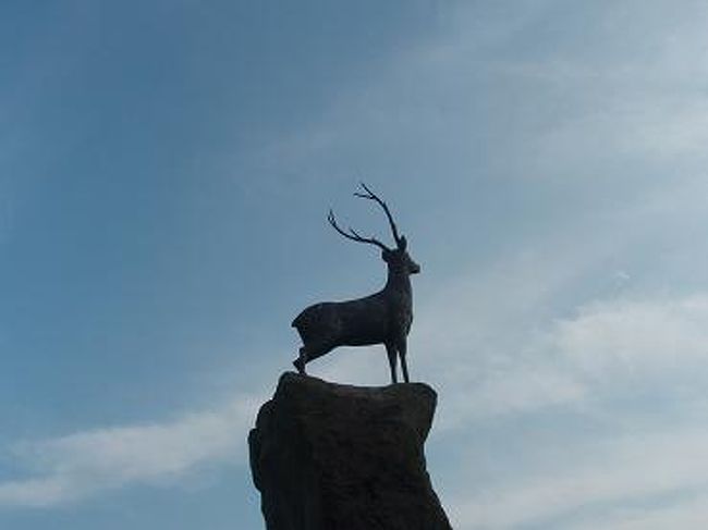 シカ（たぶん）の銅像・・・？