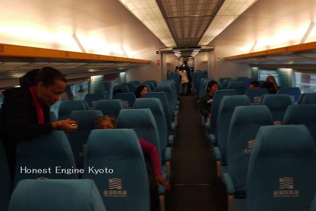 磁浮列車の車内。