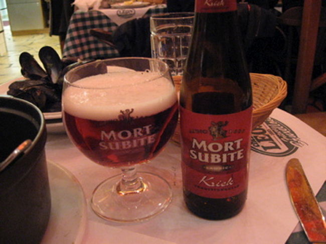 これはフルーティーなビール。MORT SUBITE<br />「突然死」という意味らしい。でもそんなにアルコール度数は高くなかったような。美味。