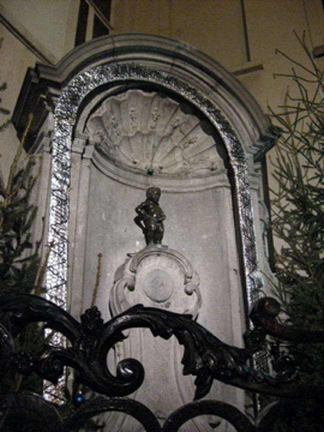 やたらフラッシュがたかれているので近づいてみると。。。