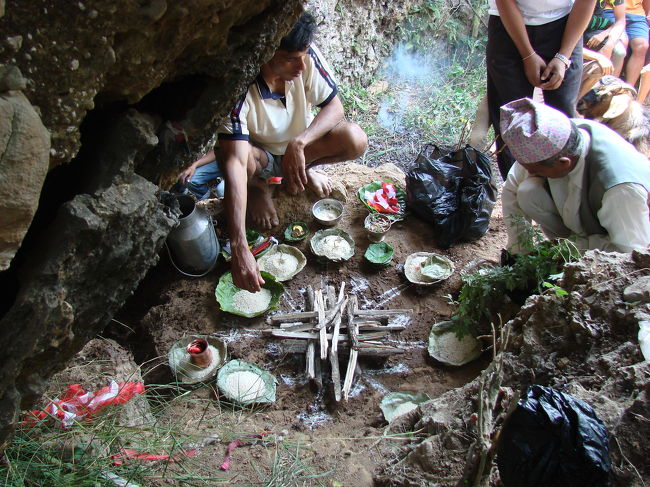 何が何だかわからないが儀式は進行してゆく。