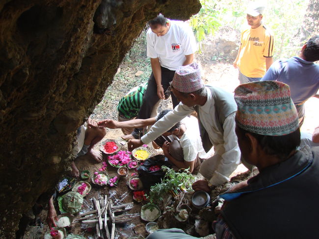 この場所は土足禁止、そして女人も立ち入り禁止らしい。